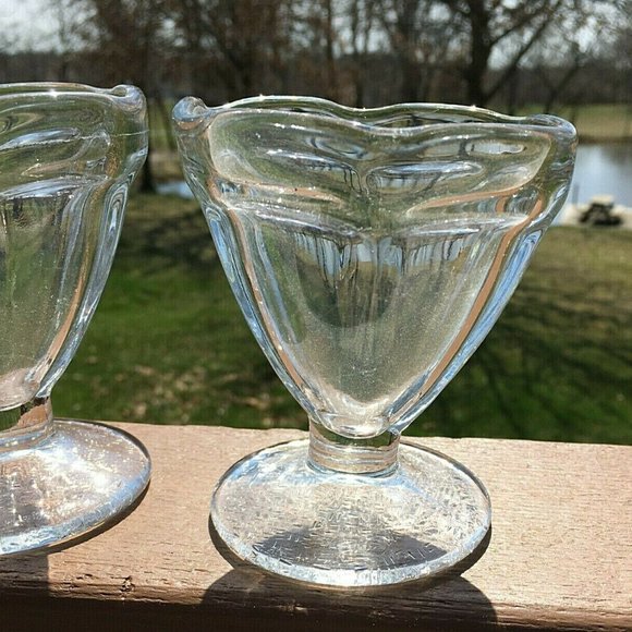 Set 4 Vtg Tulip Glass Ice Cream Sherbet Footed Dessert Dishes Wavy Edge 6 Panel - Picture 4 of 4